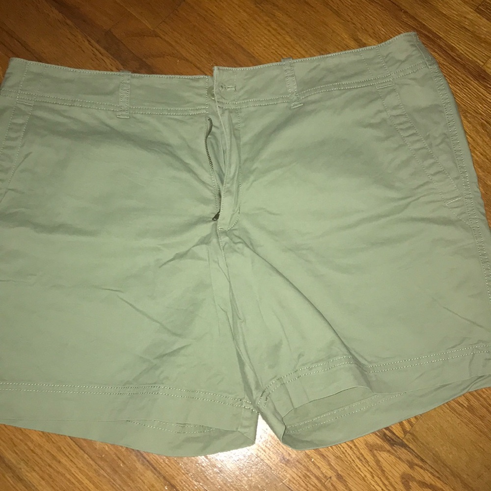 Eddie Bauer 5” chino shorts